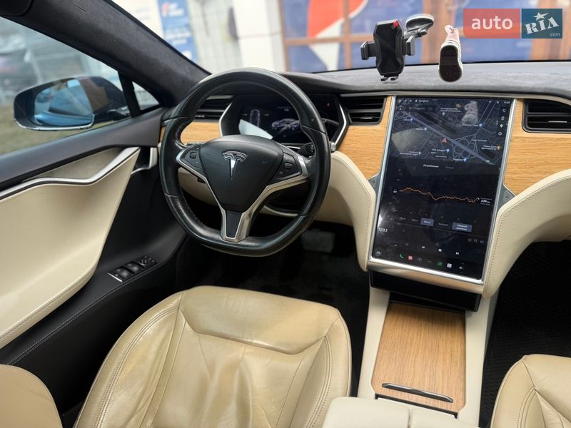 Лифтбек Tesla Model S 2016 в Киеве