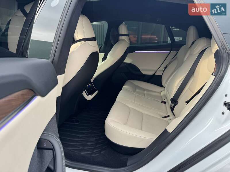 Ліфтбек Tesla Model S 2021 в Дніпрі