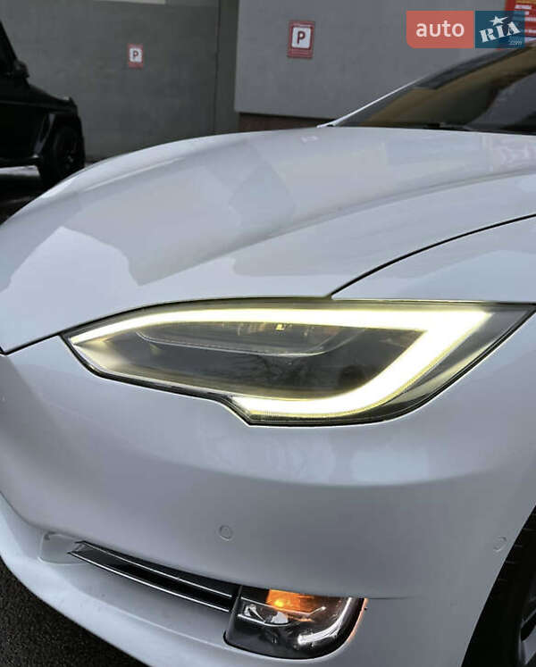 Лифтбек Tesla Model S 2018 в Львове