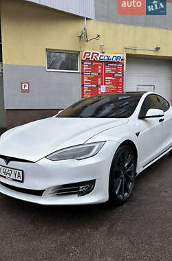 Лифтбек Tesla Model S 2018 в Львове