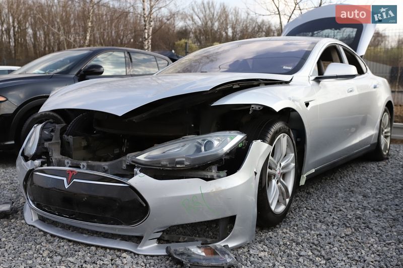 Лифтбек Tesla Model S 2014 в Дрогобыче