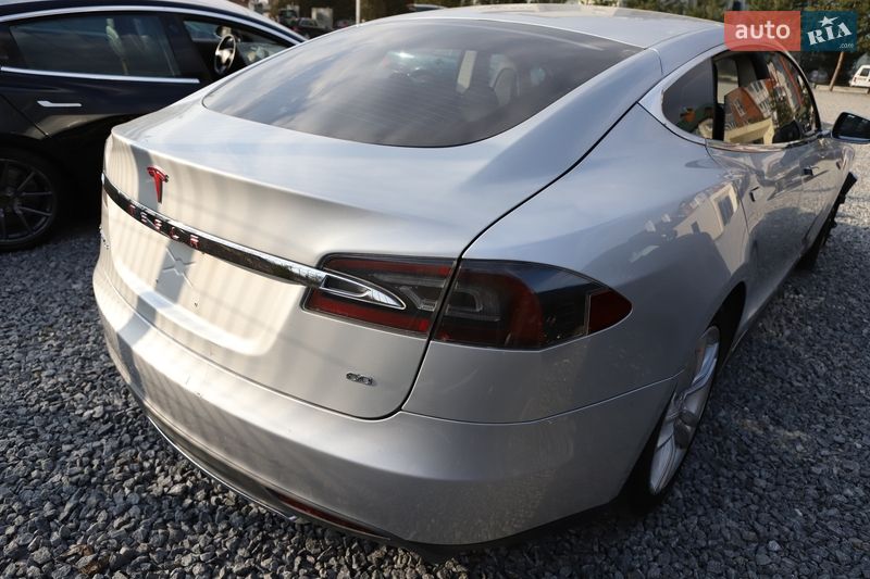 Лифтбек Tesla Model S 2014 в Дрогобыче