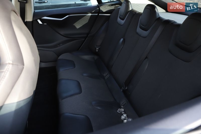 Лифтбек Tesla Model S 2014 в Дрогобыче