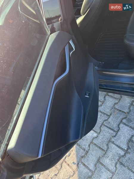 Лифтбек Tesla Model S 2018 в Борисполе