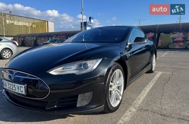 Лифтбек Tesla Model S 2014 в Киеве