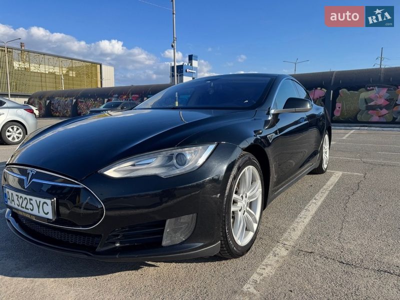 Tesla Model S 2014