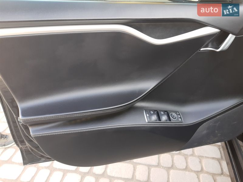 Лифтбек Tesla Model S 2017 в Тернополе