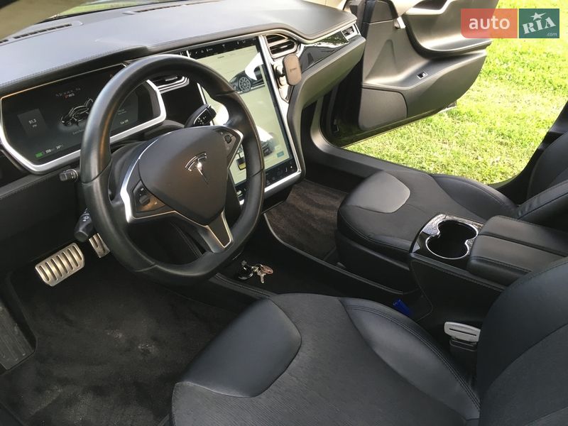 Хэтчбек Tesla Model S 2014 в Коломые