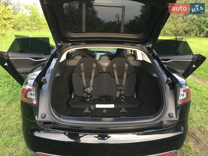 Хэтчбек Tesla Model S 2014 в Коломые