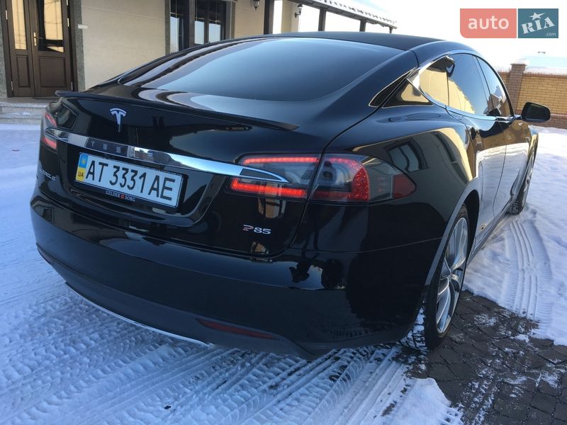 Хэтчбек Tesla Model S 2014 в Коломые