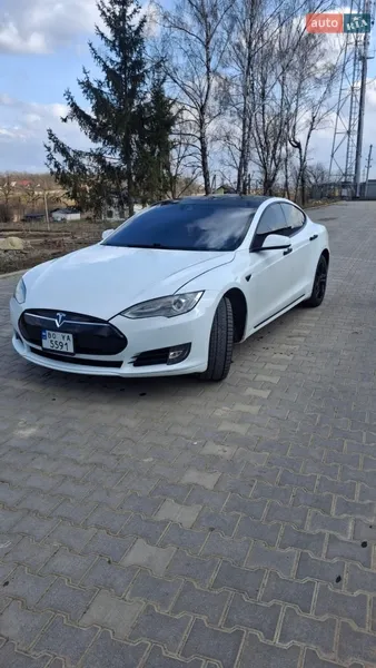 Tesla Model S 2015