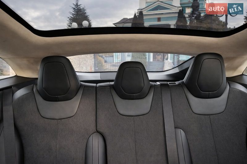 Лифтбек Tesla Model S 2015 в Харькове