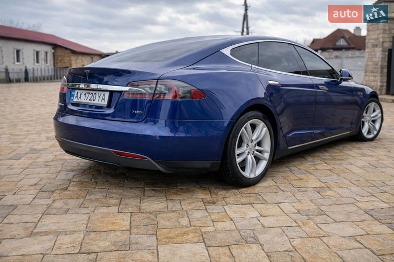 Лифтбек Tesla Model S 2015 в Харькове