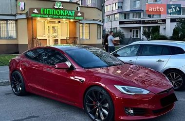 Лифтбек Tesla Model S 2017 в Сходнице