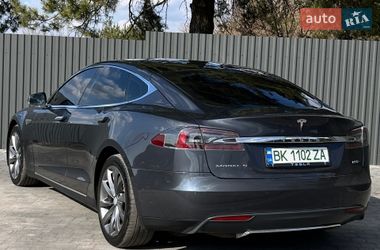 Лифтбек Tesla Model S 2015 в Смыге