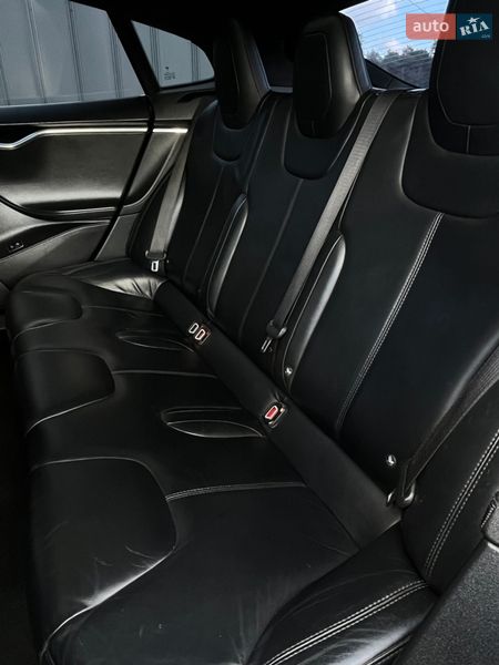 Лифтбек Tesla Model S 2015 в Смыге