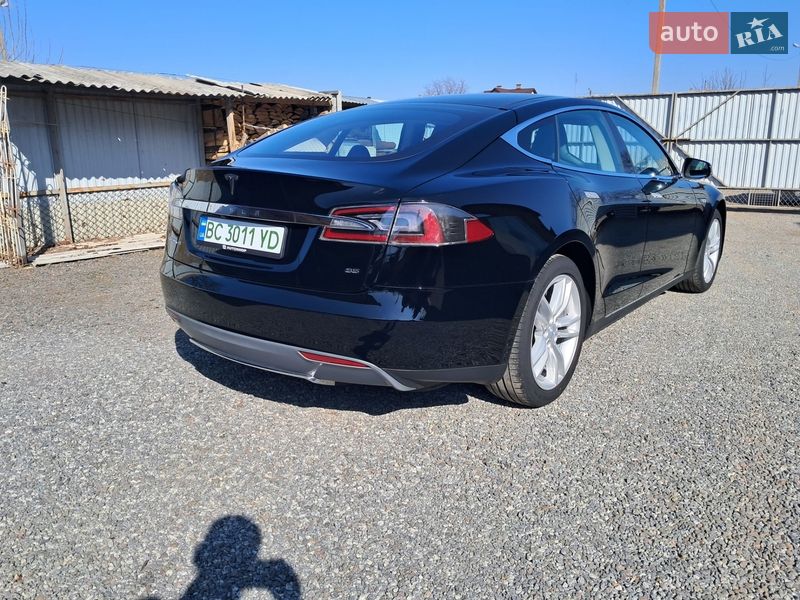 Лифтбек Tesla Model S 2014 в Радехове