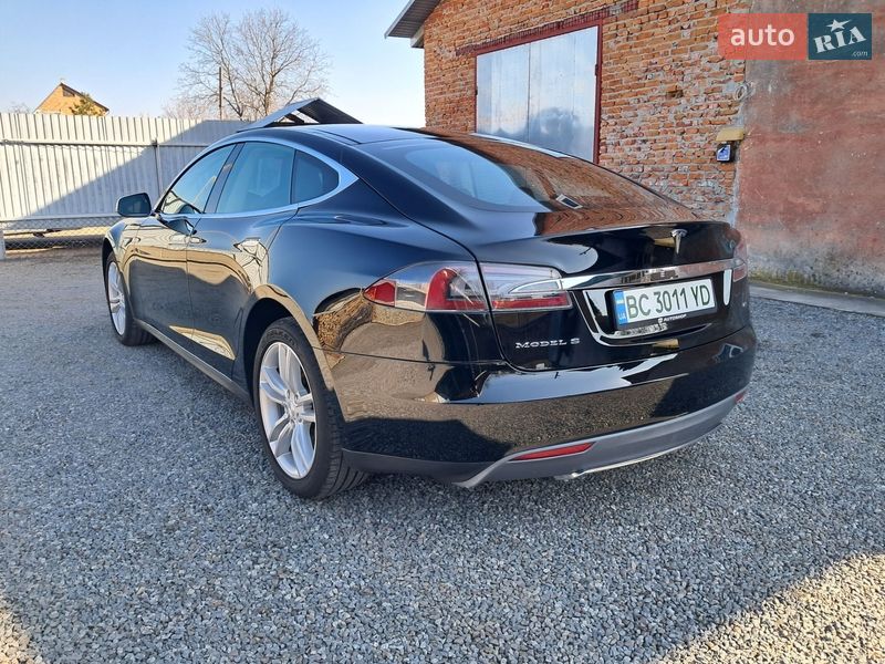 Лифтбек Tesla Model S 2014 в Радехове