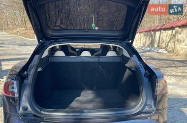 Лифтбек Tesla Model S 2014 в Черновцах