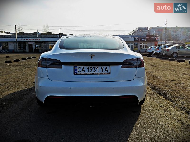 Лифтбек Tesla Model S 2021 в Черкассах