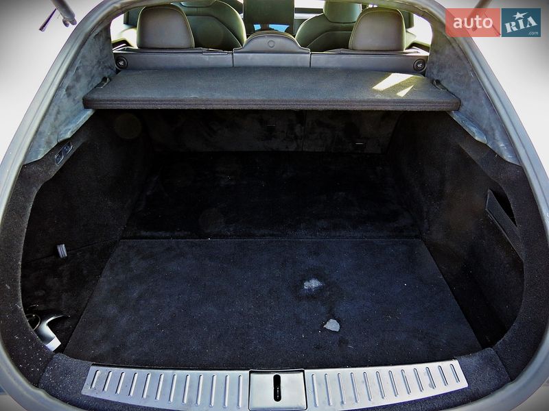 Лифтбек Tesla Model S 2021 в Черкассах