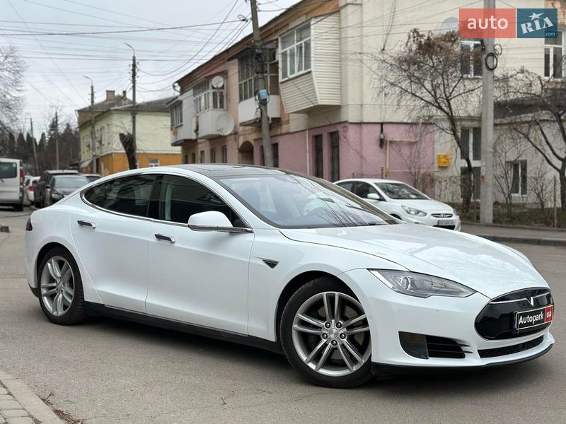 Ліфтбек Tesla Model S 2015 в Вінниці