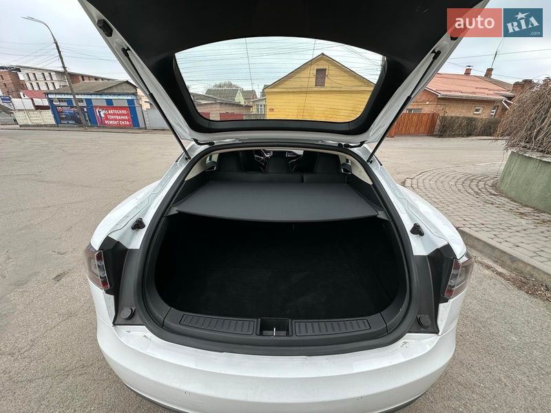 Ліфтбек Tesla Model S 2015 в Вінниці