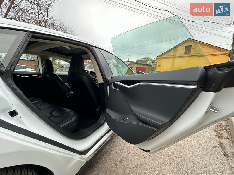 Ліфтбек Tesla Model S 2015 в Вінниці