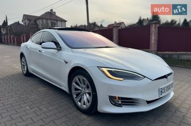 Лифтбек Tesla Model S 2018 в Черновцах