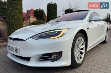 Лифтбек Tesla Model S 2018 в Черновцах