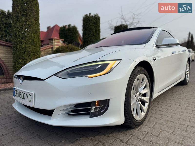 Лифтбек Tesla Model S 2018 в Черновцах