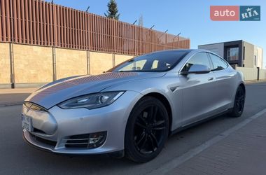 Лифтбек Tesla Model S 2015 в Киеве