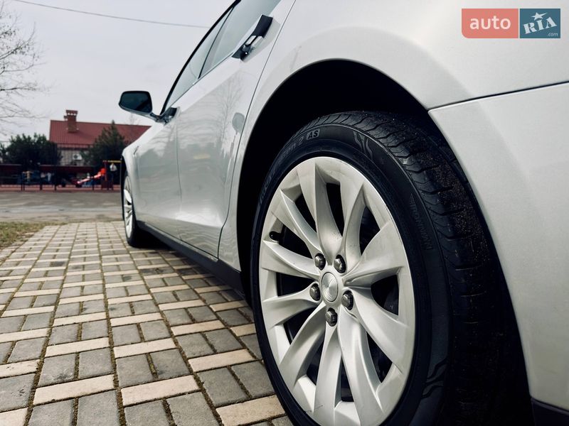 Ліфтбек Tesla Model S 2015 в Одесі