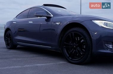 Лифтбек Tesla Model S 2015 в Львове