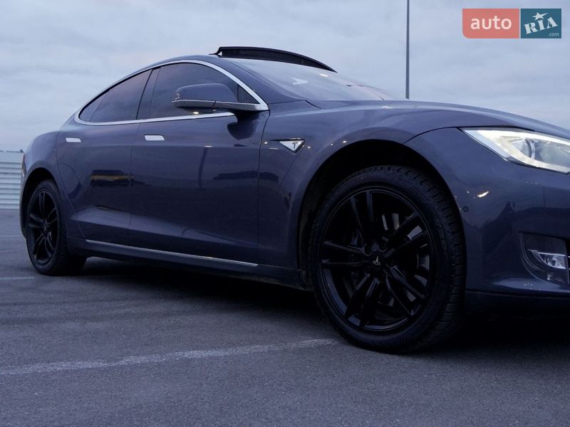 Лифтбек Tesla Model S 2015 в Львове фото 3 Лифтбек Tesla Model S 2015 в Львове