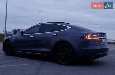 Лифтбек Tesla Model S 2015 в Львове