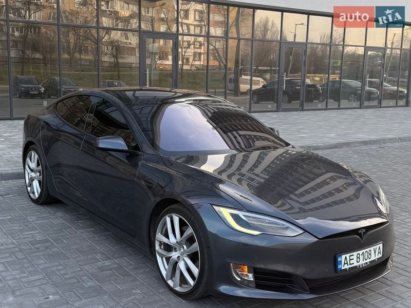 Ліфтбек Tesla Model S 2017 в Дніпрі фото Ліфтбек Tesla Model S 2017 в Дніпрі