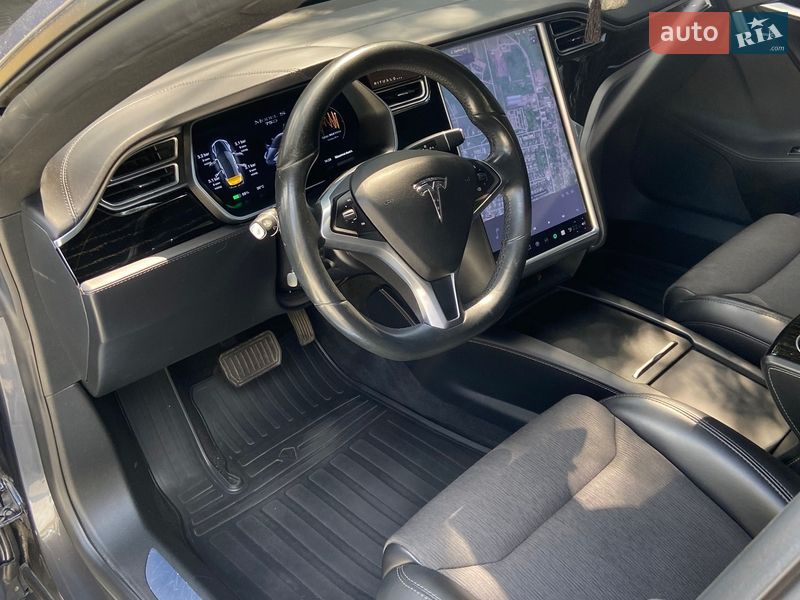 Ліфтбек Tesla Model S 2017 в Дніпрі фото 10 Ліфтбек Tesla Model S 2017 в Дніпрі