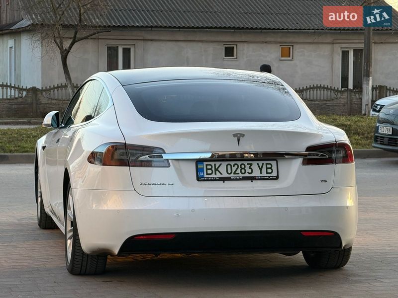 Лифтбек Tesla Model S 2017 в Дубно