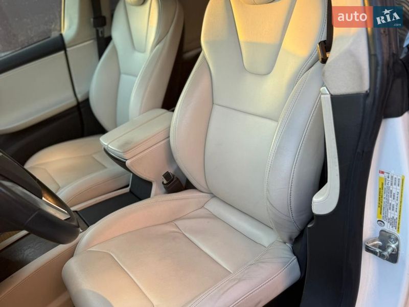 Лифтбек Tesla Model S 2017 в Дубно