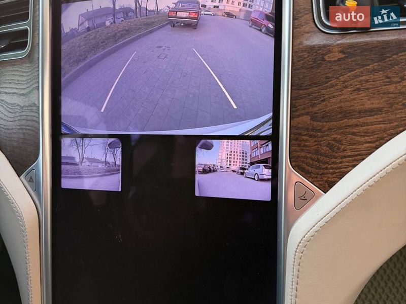 Лифтбек Tesla Model S 2017 в Дубно