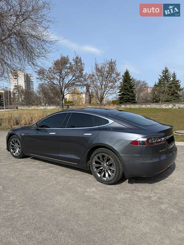 Лифтбек Tesla Model S 2016 в Кременчуге фото 11 Лифтбек Tesla Model S 2016 в Кременчуге