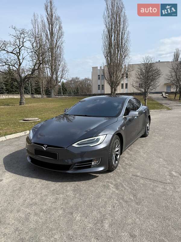 Tesla Model S 2016