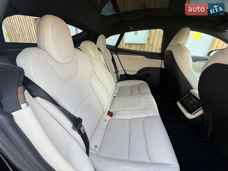 Ліфтбек Tesla Model S 2021 в Львові