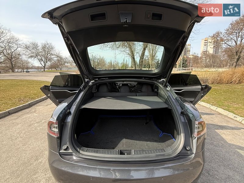 Лифтбек Tesla Model S 2016 в Кременчуге фото 16 Лифтбек Tesla Model S 2016 в Кременчуге