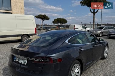 Лифтбек Tesla Model S 2017 в Львове