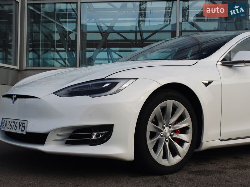 Лифтбек Tesla Model S 2019 в Киеве