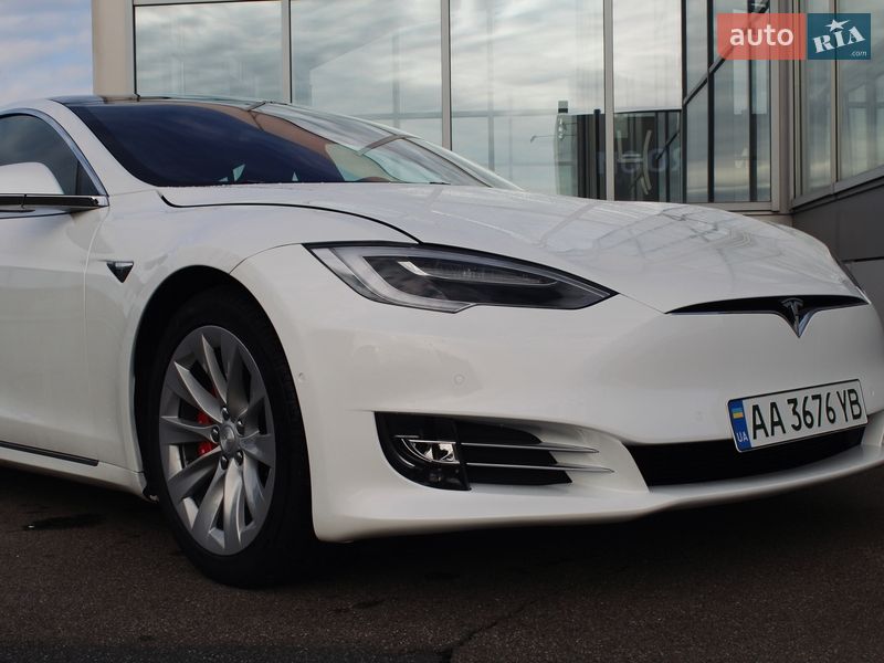Лифтбек Tesla Model S 2019 в Киеве