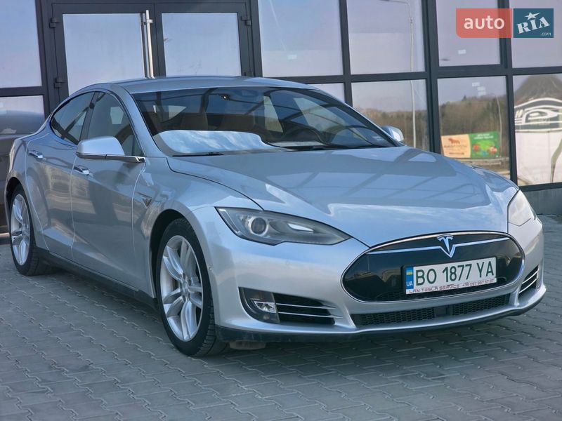 Tesla Model S 2015