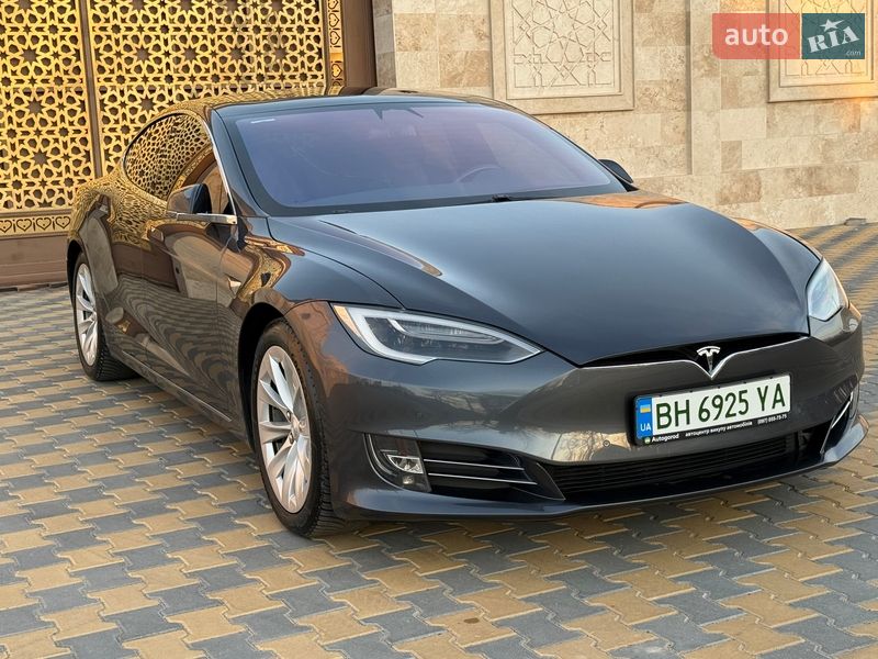 Ліфтбек Tesla Model S 2017 в Одесі